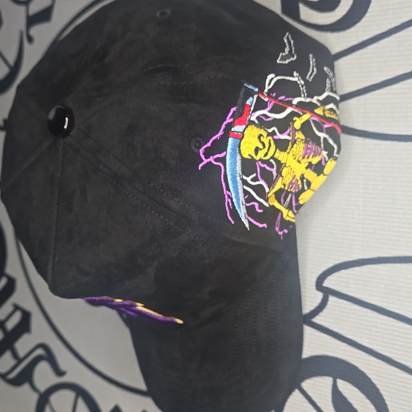 LA (Lakers Color) - Picture 2 of 3